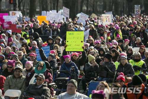 시카고의 여성행진과 반 트럼프 집회 .