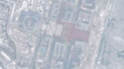 【서울=뉴시스】미국의소리(VOA)방송은 미 민간위성 플래닛이 지난 28일 오전에 찍은 북한 평양 김일성광장 사진을 30일(현지시간) 공개했다. 붉은색으로 덮여있는 부분이 광장으로, 가운데 노란색의 글자 또는 문양 형태가 나타나 있다. VOA는 북한이 대규모 열병식을 준비하는 모습이라고 지적했다. <사진출처:VOA> 2018.1.30 