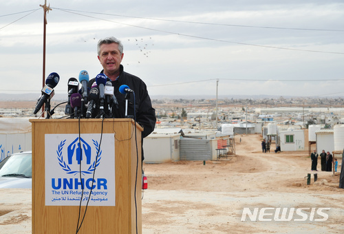 【자타리(요르단)=뉴시스】 채정병 기자 = 12일(현지시간) 필리포 그란디 UNHCR(유엔난민기구) 대표가 요르단 자타리 시리아 난민캠프를 방문한 자리에서 기자회견을 하고 있다. 2018.02.13.chae0191@newsis.com