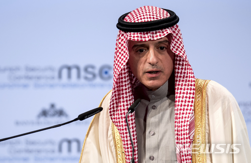 【뮌헨=AP/뉴시스】 아딜 알 주비르 사우디아라비아 외무장관이 18일 독일 뮌헨 국제안보회의에서 연설하고 있다. 알 주비르 장관은 주미대사를 오래 하다 살만 국왕에 의해 발탁됐다. 2018. 2. 18