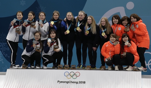 팀킴, 3월에도 스톤 민다···캐나다 세계선수권 출격