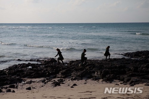 【서울=뉴시스】허란 사진전 '꺾인 풍경'. (사진=류가헌, 허란 작가 제공. 사진은 이 기사 외 사용을 불허합니다) photo@newsis.com