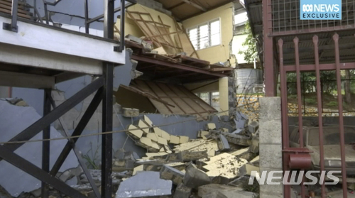 【멘디=AP/뉴시스】파푸아뉴기니 멘디에서 28일 강진으로 건물이 무너져 있다. 파푸아뉴기니에서는 26일 오전 규모 7.5의 지진이 발생한 뒤 규모 6.0과 6.3의 여진이 2차례 일어났다. 사진은 동영상을 캡처한 것이다. 2018.2.28 