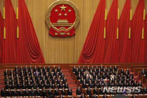 【베이징=AP/뉴시스】5일 오전 중국 베이징 인민대회당에서 전국인민대표대회(전인대) 개막식이 열리고 있다. 전인대는 이날부터 20일 오전까지 열린다. 2018.03.05 