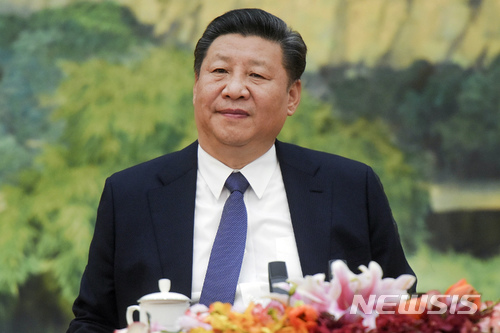 【베이징=AP/뉴시스】시진핑(習近平) 중국 국가 주석(가운데)이 12일 베이징을 방문한 정의용 청와대 국가안보실장를 만나고 있다. 2018.3.12 
