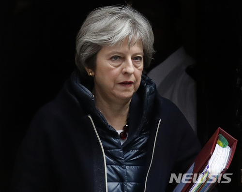 Britain&#039;s Prime Minister Theresa May leaves 10 Downing Street to attend the weekly Prime Minister&#039;s Questions session, in parliament in London, Wednesday, March 14, 2018. (AP Photo/Frank Augstein)