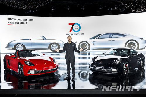 포르쉐, 디자인에 성능까지 강화한 신형 '718 GTS' 국내 출시