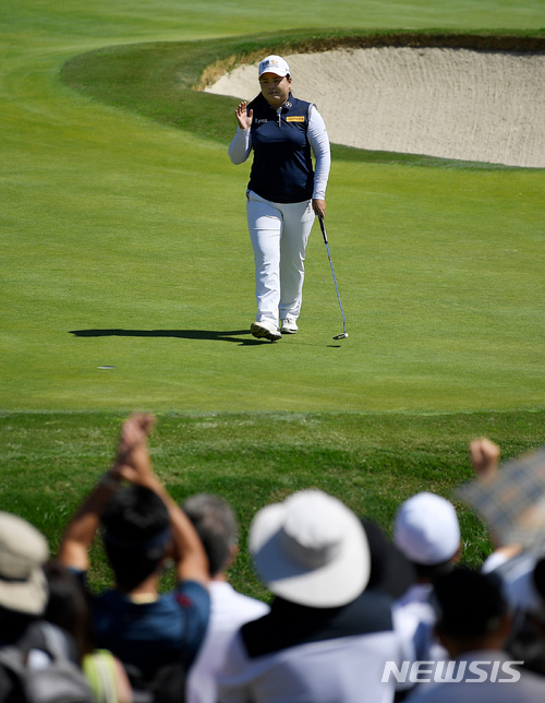 Inbee Park, of South Korea, acknowledges the crowd after making a birdie putt on the seventh hole during the final round of the HUGEL-JTBC LA Open golf tournament at Wilshire Country Club, Sunday, April 22, 2018, in Los Angeles. (AP Photo/Mark J. Terrill)