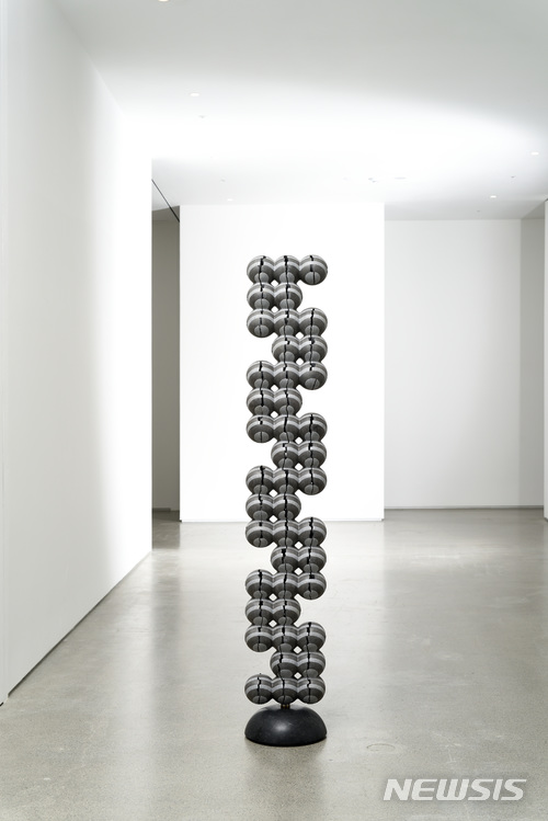 【서울=뉴시스】 박은선, Duplicazione,198(H)×32×32cm,2014