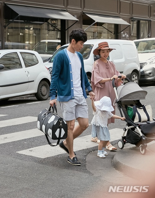 박지성과 가족, 프랑스 파리에서 '찰칵'