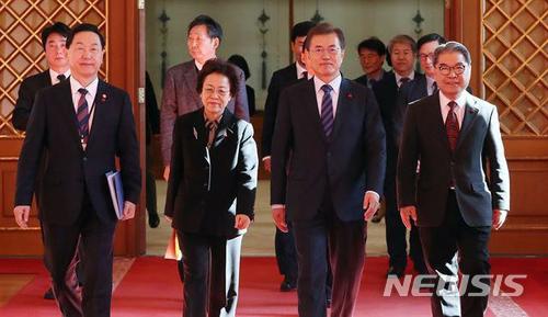 【수원=뉴시스】이재정 경기도교육감 당선인이 노무현 정부 당시 통일부 장관으로 남북정삼회담에 참여하고 있다. (사진=이재정 후보 캠프 제공) photo@newsis.com