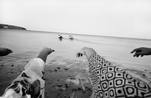 ⓒ도마츠 쇼메이, 태양의 연필, 이리오모테 섬, 피그먼트 프린트, 33.5×51.7cm, 1972