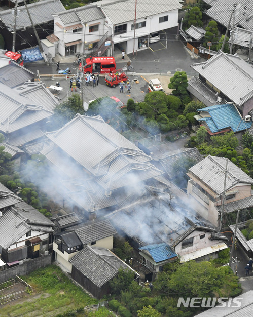 NHK "오사카 지진으로 3명 사망…부상자도 수십명 " 