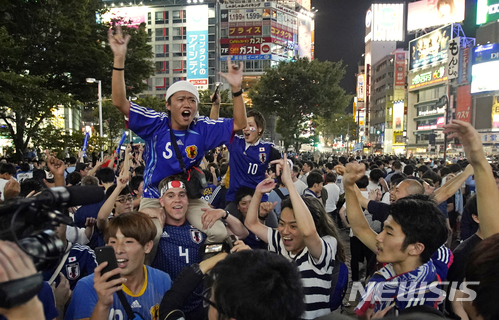 FIFA, 일본축구에 박수를…"파란 유니폼의 사무라이" 