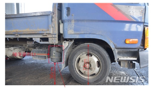 【서울=뉴시스】2.5톤 트럭의 에어클리너는 지면에서 약 36㎝ 높이에 설치돼있다. (자료제공 = 보험개발원) 