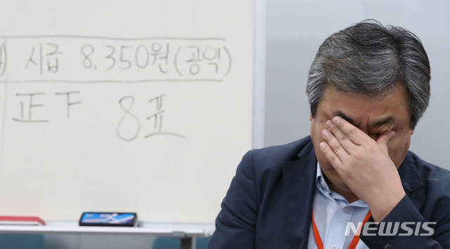 [단독]"최저임금인상, 도소매·음식숙박업 고용감소시켜"…첫 정부 조사