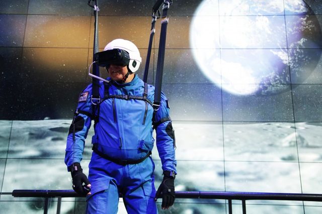 삼성전자, NASA와 손잡고 '4D 달탐험 VR 체험관' 뉴욕 오픈