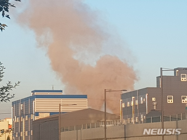 [1보]경기도 부천시 한 주방용품 코팅공장 불…인명피해 없어