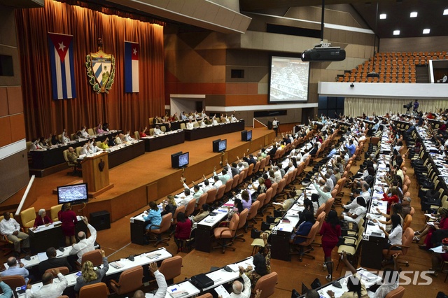 【아바나=쿠바/뉴시스】쿠바 의회에서 21일(현지시간) 헌법 개정에 대한 논의가 진행되고 있다. 2018.07.23