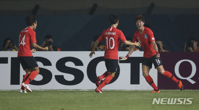 황의조(오른쪽), 아시안게임 축구대표팀