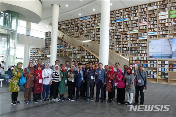 울산도서관, 공공도서관 벤치마킹 명소로 부상