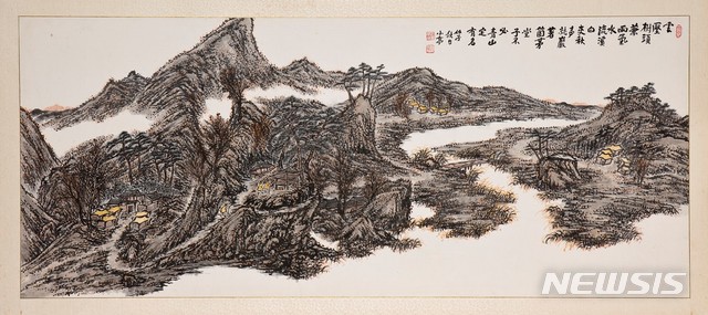 【서울=뉴시스】 소정, 추경산수, 132.5 x 55 cm_종이에 수묵담채_1972년