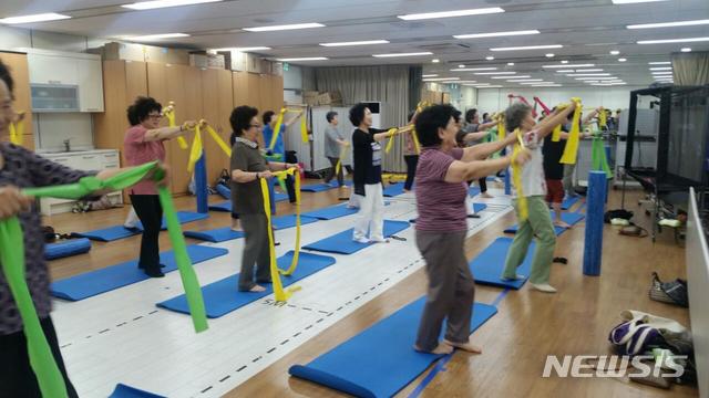 금천구, 노인 근력 향상 운동 교실 참여자 모집 