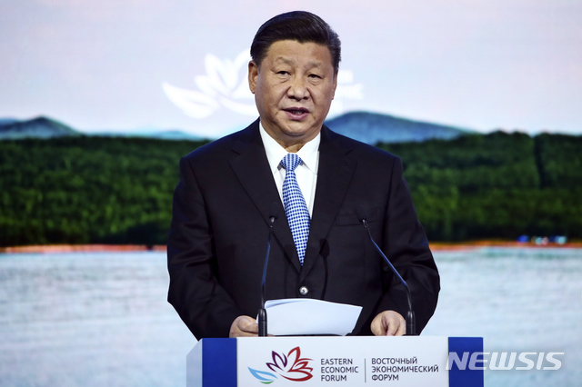 【블라디보스토크=타스·AP/뉴시스】시진핑 중국 국가주석이 12일 블라디보스토크에서 열린 동방경제포럼에 참석해 연설하고 있다. 2018.09.12