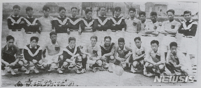 1935년 4월 13일 경평축구대항전 당시 양 팀 선수들 (국민체육진흥공단)