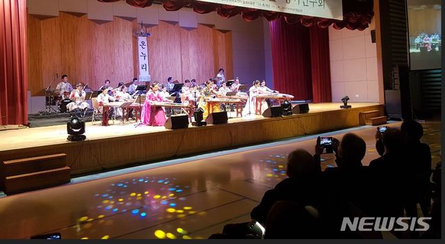 【청도=뉴시스】 강병서 기자 = 청도 온누리국악예술단의 공연 모습. 2018.09.19 (사진=청도군 제공) photo@newsis.com