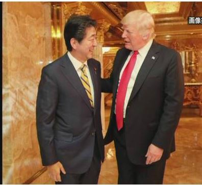【서울=뉴시스】도널드 트럼프 미국 대통령과 아베 신조 일본 총리가 23일 저녁 뉴욕 트럼프타워에서 만찬 전 포즈를 취하고 있다. <사진출처:NHK 방송 화면 캡처> 2019.9.24 