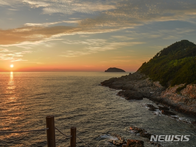 【제주=뉴시스】추자 10경 중 하나인 직구낙조를 감상할 수 있는 추자도 다무래미. (사진=제주관광공사 제공)