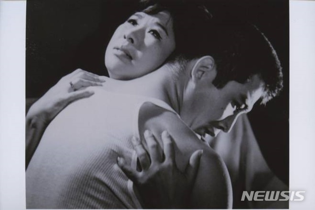 【서울=뉴시스】 영화 '맨발의 청춘'(1964)의 한 장면. 2018.11.04. (사진=한국영상자료원 제공) 