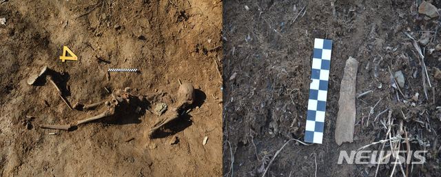 【서울=뉴시스】남북 공동유해발굴을 위해 지뢰제거 작업을 진행 중인 강원 철원군 화살머리 고지 일대에서 5구의 유해가 추가로 발견됐다. 사진은 완전 유해로 발견된 5번째 유해(왼쪽)와 6번째 발견된 유해의 정강이뼈(오른쪽). 2018.11.19. (사진=국방부 제공) photo@newsis.com