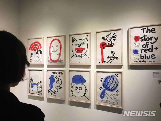 【서울=뉴시스】 박현주 미술전문기자 = '키스해링, 모두를 위한 예술을 꿈꾸다'展이 24일부터 서울 동대문디자인플라자(DDP) 배움터 지하2층 디자인전시관에서 열린다.