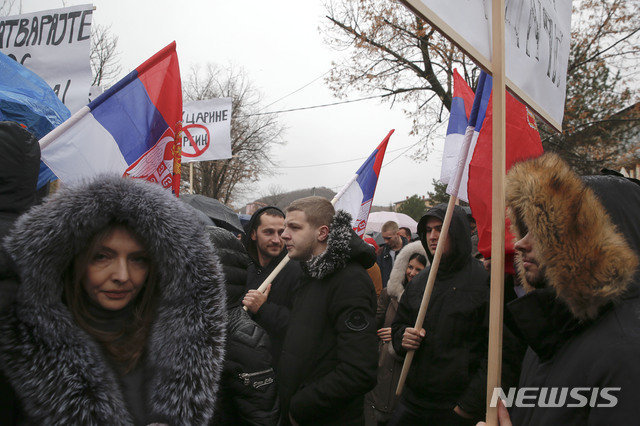 세르비아시위대 , 혹한과 눈 속에서 주말 반정부집회 