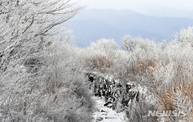 【광주=뉴시스】류형근 기자 = 눈 쌓인 무등산국립공원. 2018.12.07. hgryu77@newsis.com