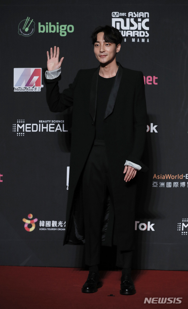 South Korean singer Roy Kim poses for photos on the red carpet of the Mnet Asian Music Awards (MAMA) in Hong Kong, Friday, Dec. 14, 2018. (AP Photo/Kin Cheung)