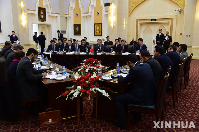 【이슬라마바드(파키스탄)=신화/뉴시스】중국과 아프가니스탄, 파키스탄 외무장관의 3차 회의가 7일 이슬라마바드에서 열렸다. 사진은 지난해 12월에 아프간의 카불에서 열린 3국외무장관의 제 2차 회의. 2019.9.8