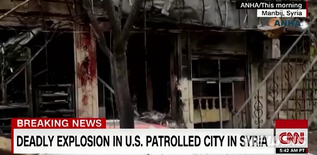 【로스앤젤레스=뉴시스】 시리아 주둔 미군이 중점적으로 배치돼 있는 시리아 북부 도시 만비즈에서 16일(현지시간) 수니파 무장조직 이슬람국가(IS)에 의한 자폭 공격으로 미군 4명을 포함해 16명이 숨졌다.<사진=CNN 방송화면 캡처> 2019.01.16