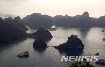 베트남 하롱베이서 한국인 탑승 배 전복…60대 1명 사망