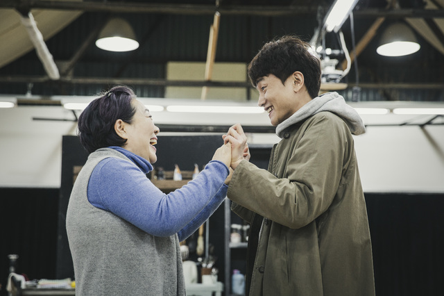 '로자' 양희경, '모모' 오정택 ⓒ국립극단