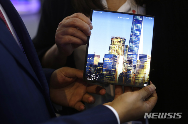 화웨이 폴더블폰 메이트X, 15일 중국서 출시…1차분 몇초만에 매진 