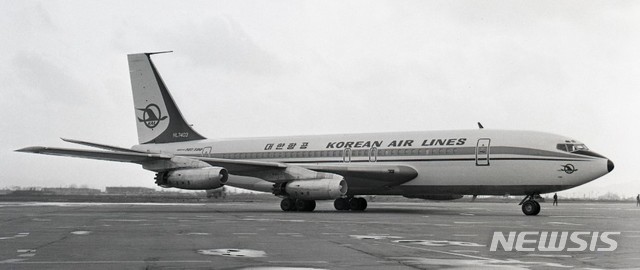 【서울=뉴시스】대한항공은 1969년 3월 한진상사가 대한항공공사를 인수하면서 출범했다. 사진은 1969년 9월 도입한 B720. 2019.03.04 (사진 = 대한항공 제공) photo@newsis.com