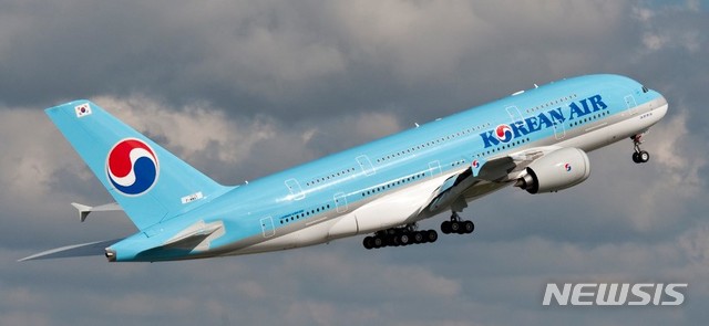 【서울=뉴시스】대한항공은 1969년 3월 한진상사가 대한항공공사를 인수하면서 출범했다. 사진은 2011년 6월 도입한 A380. 2019.03.04 (사진 = 대한항공 제공) photo@newsis.com
