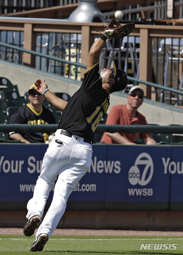 Pittsburgh Pirates third baseman Jung Ho Kang makes a running catch on a pop out by Toronto Blue Jays&#039; Billy McKinney during the third inning of a spring training baseball game Friday, March 8, 2019, in Bradenton, Fla. (AP Photo/Chris O&#039;Meara)