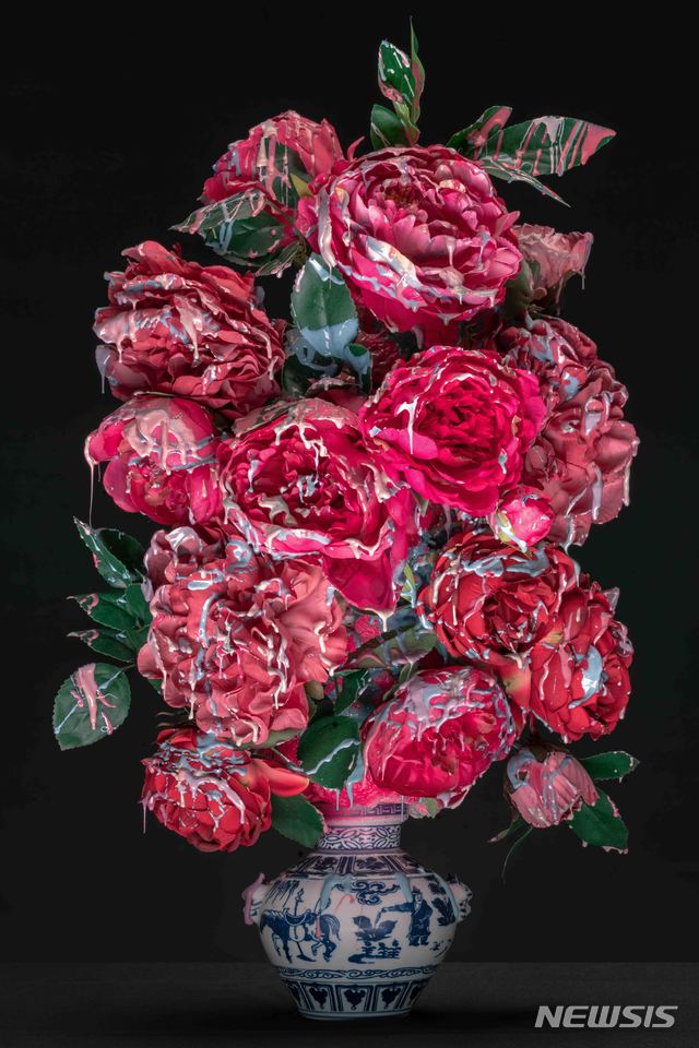 【서울=뉴시스】 아틀리에 아키, 박효진_Blossom-peach, 66x100cm, pigment print, 2019