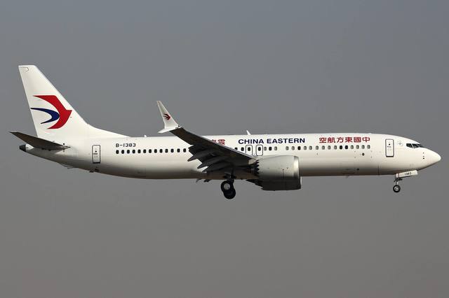 【서울=뉴시스】9일 중국 동방항공 관계자는 보잉 737 맥스 비행 중단과 관련해 보잉 측에 손해 배상 소송을 청구했다고 밝혔다. 동방항공사 소속 보잉 737 맥스.<사진출처: 바이두> 2019.04.10 