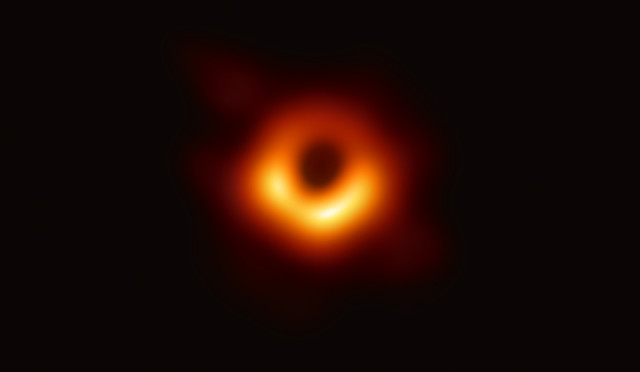 사상 최초로 실제 블랙홀 관측 성공…한국 참여