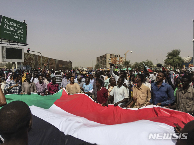수단 시위대, 군부와 협상 재개…권력이양 논의